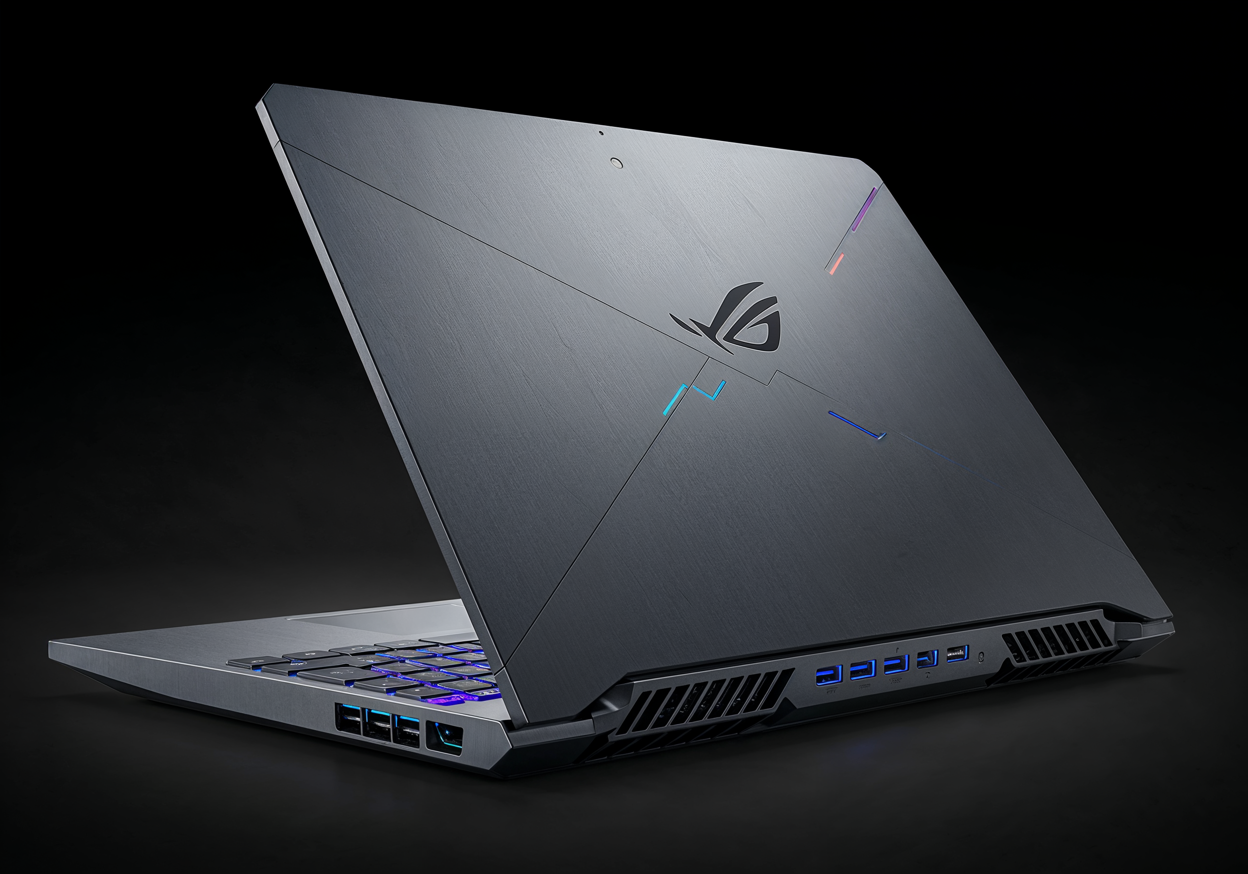 Gaming Titan X - Side View